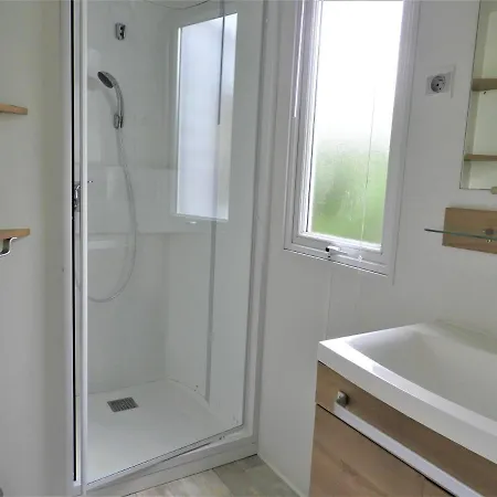 Mobile - Sleeps 6 - Parking - Family Pools Holiday home