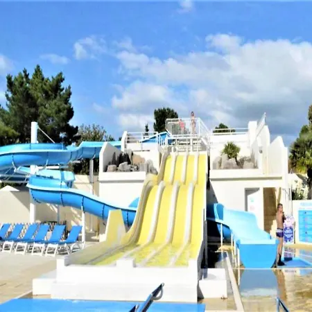Mobile - Sleeps 6 - Parking - Family Pools Vakantiehuis