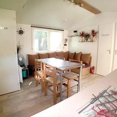 Mobile - Sleeps 6 - Parking - Family Pools *