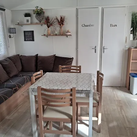 Hébergement de vacances Mobile - Sleeps 6 - Parking - Family Pools